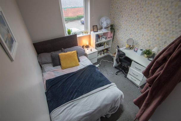 Westfield Court, Westfield Road, Hyde Park, LS3 1DL, Leeds - Photo 1