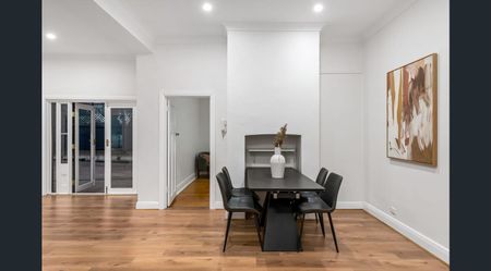 Stunning Renovated Bungalow in Prime Burnside Location - Photo 3