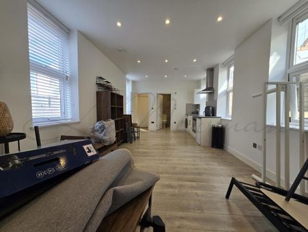 Studio to rent - Photo 2