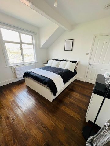 4 Bed Flat, Trafalgar Road, SE10 - Photo 3