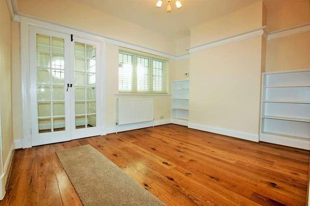 Downage, Hendon, NW4 - Photo 1