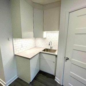 HOMA 3 1/2 complètement rénové à neuf! - Photo 2