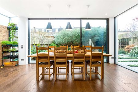 A stunning extended and meticulously refurbished house on arguably one of West Putney's prettiest streets. - Photo 5