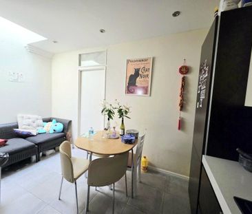 4 bedroom terraced house to rent - Photo 5