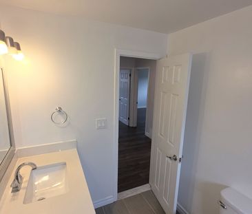 For Lease - 26 Murchison Crescent, Toronto, Ontario - Photo 5