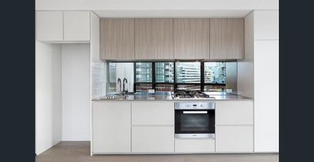 Stunning & Elegant 19th Floor Waterfront Living in the prime of Melbourne - Photo 4