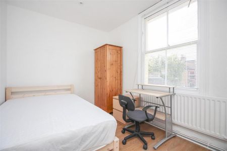 4 bedroom terraced house to rent - Photo 2