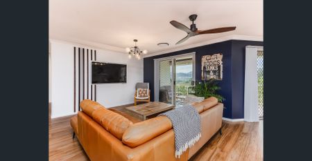 Massive Views, Spacious Family Home - Photo 2