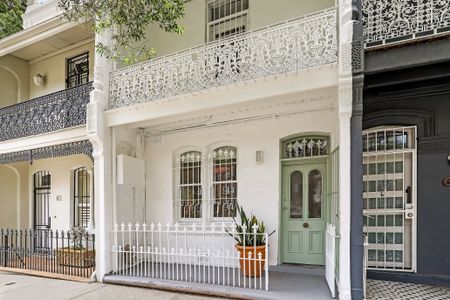 Stylish Inner-City Terrace with Contemporary Charm & Leafy Surrounds - Photo 3