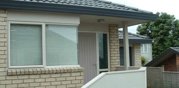 Central Howick! - Photo 2