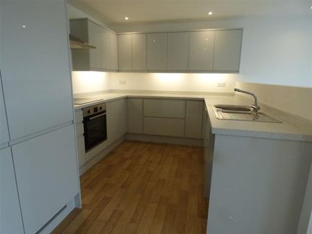 3 bedroom flat to rent - Photo 4