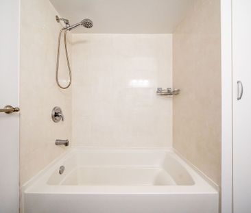 For Lease - 8 Woodlawn Road, Markham, Ontario - Photo 2