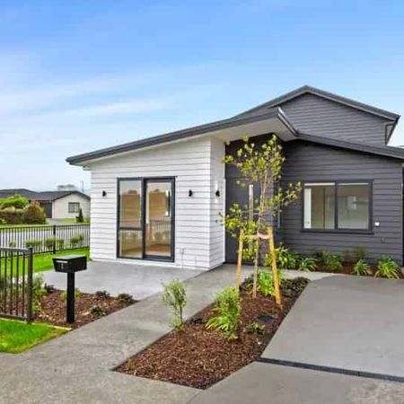 LOCATION, LOCATION, LOCATION - WAIATA SHORES - Photo 4
