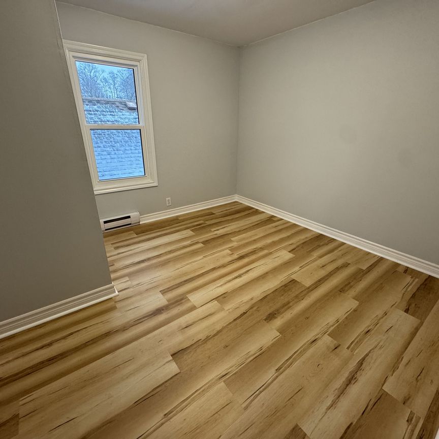 For Lease - 396 Oxford Avenue Unit# 2, Fort Erie, Ontario - Photo 1