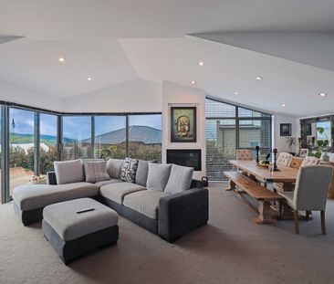 Immaculately presented executive four-bedroom family home - Photo 6