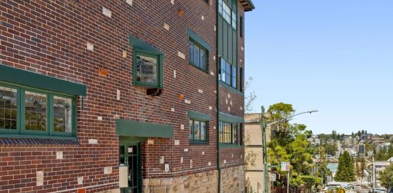 Convenient, spacious apartment in prime location - Photo 2