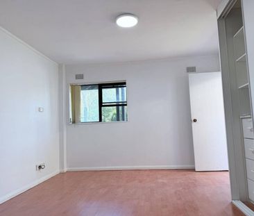 Renovated Spacious 2B2B on House whole level Bills included - Photo 5