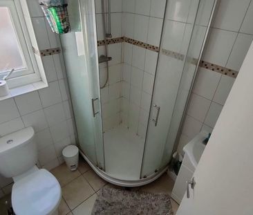 End of terrace house to rent - Photo 1