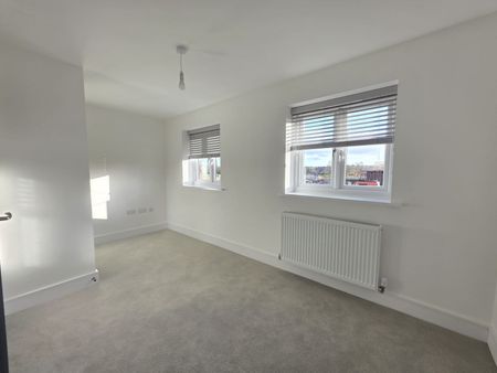 2 Bed Semi Detached House - Photo 3