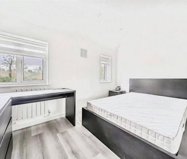 Lynwood Crescent, Ascot, Berkshire, SL5 0BL - Photo 6