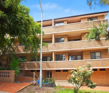 Stylish Apartment Offering Comfort & Convenience - Photo 4