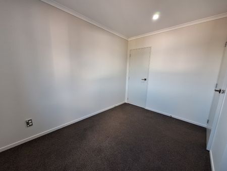 Spacious 2 bedroom Apartment - Photo 3
