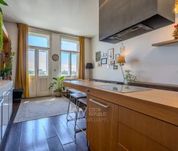 Pronájem elegantního bytu 2+kk s balkonem a krásným výhledem ve Vrš... - Photo 6
