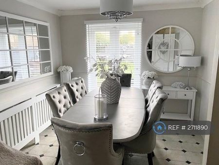 3 bedroom detached house to rent - Photo 2