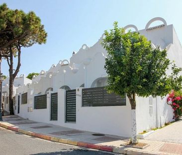 Alquiler de chalet adosado en Avenida Yunquera, 6145 - Photo 3