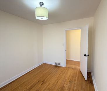 For Lease - 114 Adelaide Avenue, Oshawa, Ontario - Photo 4