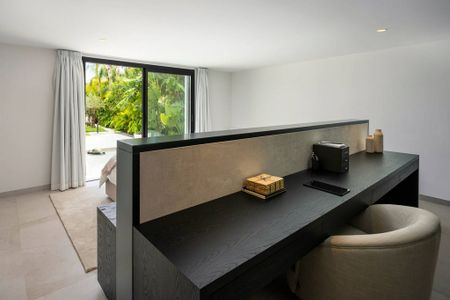 6 bedroom luxury Villa for rent in Nueva Andalucia, Spain - Photo 2