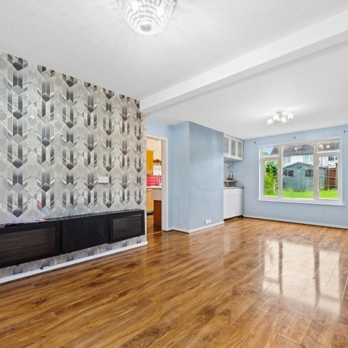 3 bedroom end of terrace house to rent - Photo 1