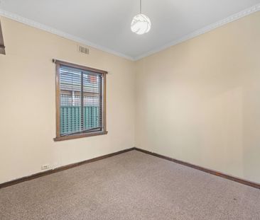 Well Positioned Home with Bonus Bungalow - Photo 4