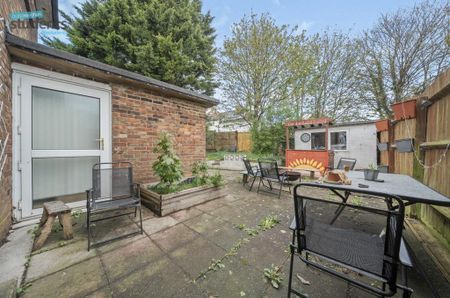 5 bedroom semi-detached house to rent - Photo 3