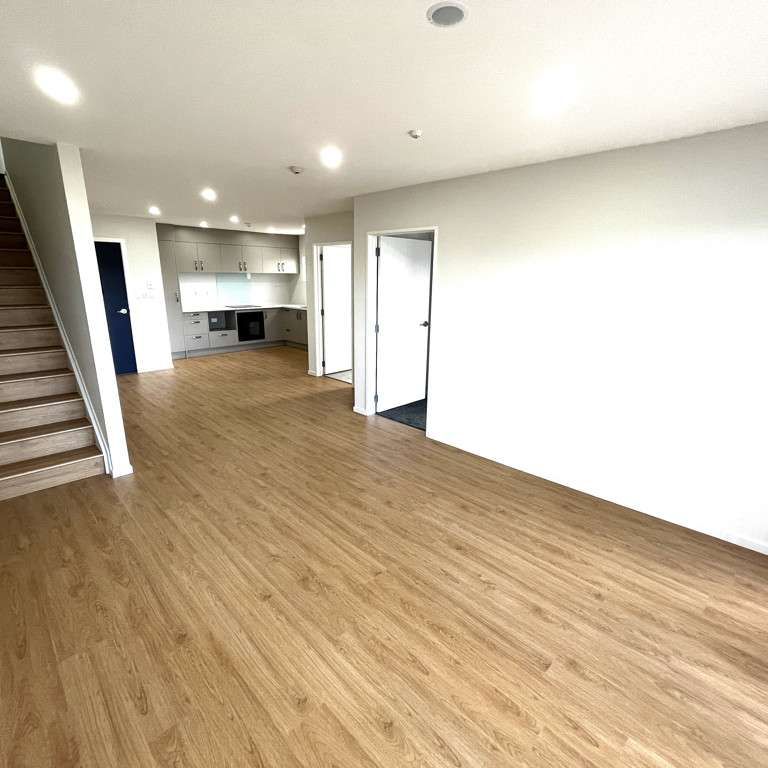 RARE NEAR NEW,PENTHOUSE- SPACIOUS & CENTRAL - Photo 1