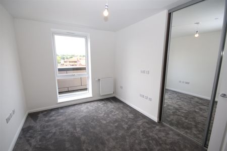 2 bedroom Apartment to let - Photo 4