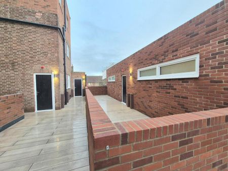 3 bedroom flat to rent - Photo 3