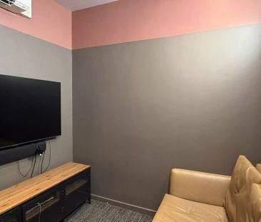 Extra Large Highest Double Ensuite: Three Bed Flat - Photo 2