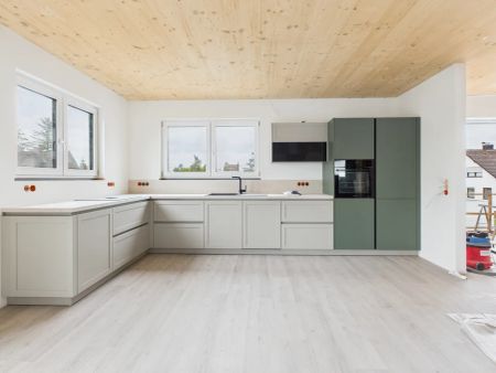 Neubau-Erstbezug in Reichertshofen! Moderne 4-ZKB-Wohnung inkl. Einbauküche und zwei Stellplätzen! - Photo 2