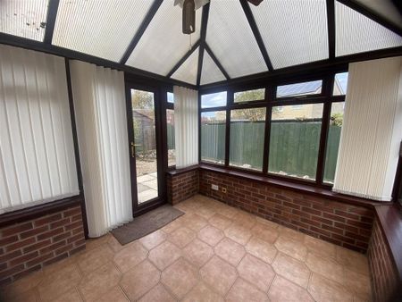 3 bedroom detached house to rent - Photo 4