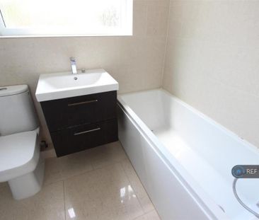 2 bedroom maisonette to rent - Photo 4