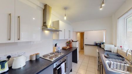 4 bedroom terraced house to rent - Photo 5