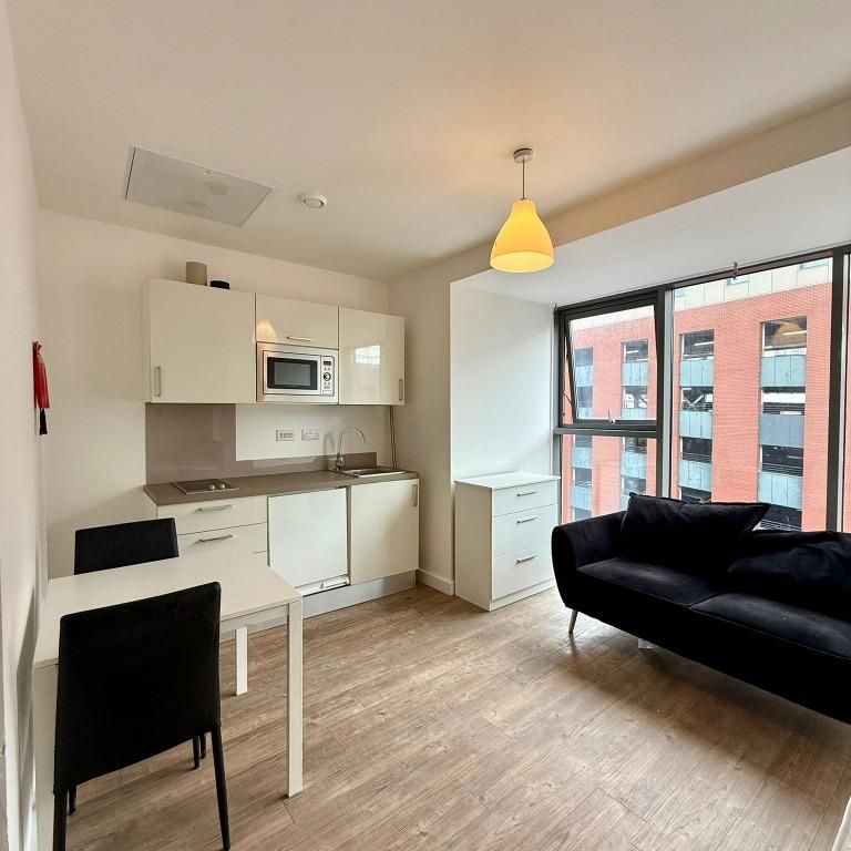 Studio to rent - Photo 1