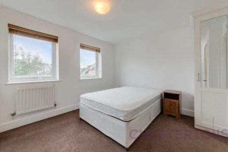 4 bedroom house in Lewisham - Photo 5