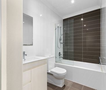 Spacious Townhouse in Central Location - Photo 1