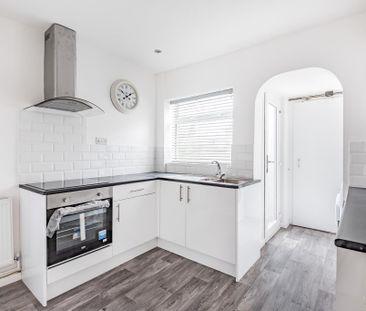 3 bedroom semi-detached house to rent - Photo 3
