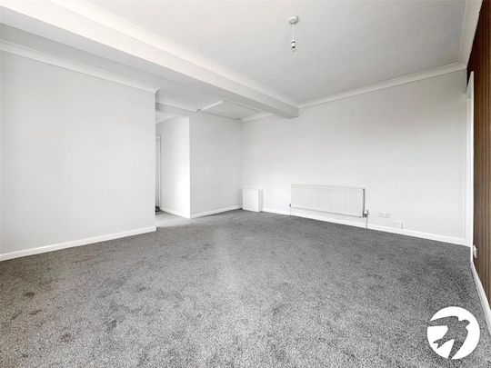 3 bedroom flat to rent - Photo 1
