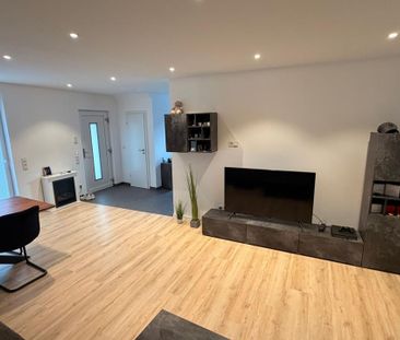 Moderne Dachgeschosswohnung mit Balkon & Stellplatz in Mehring - Photo 4