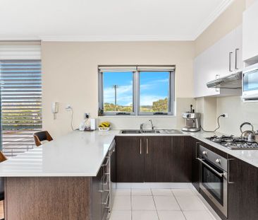 Spacious, Modern & Perfectly Positioned - Photo 3