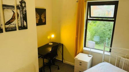Room 3: 15 Sycamore Road, Guildford, GU1 1HJ - Photo 4